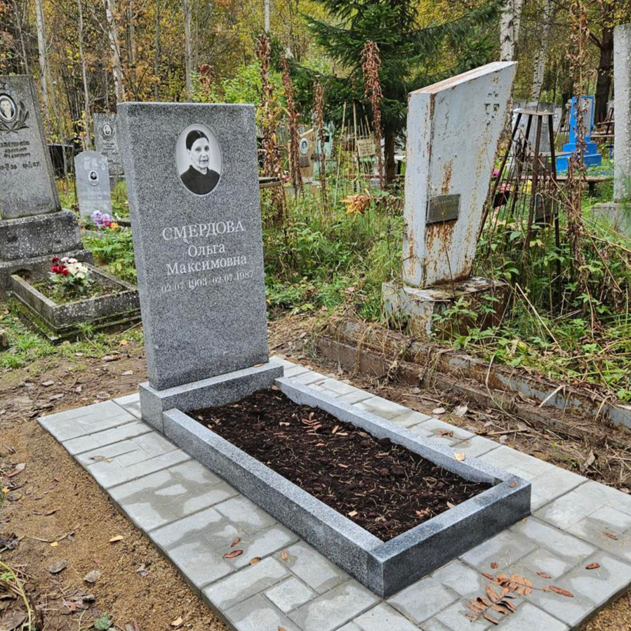 Памятники на могилу в Перми из серого гранита